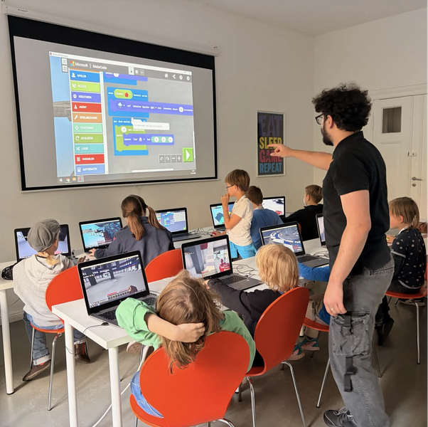 Workshop "Brawl Box Race (Scratch)"