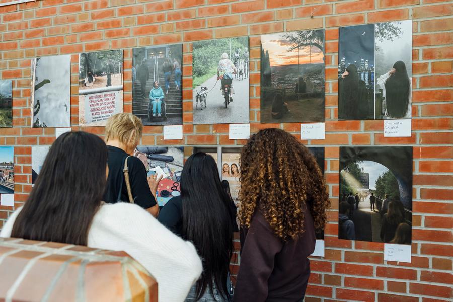 Wo werde ich nicht gesehen? – Ausstellung von Fotografie und KI