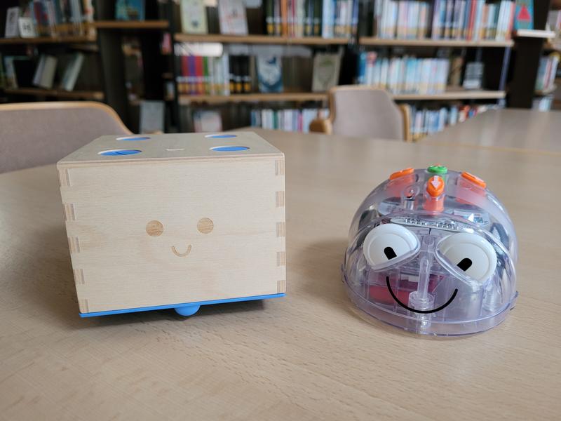 Die Welt von Cubetto und BlueBot