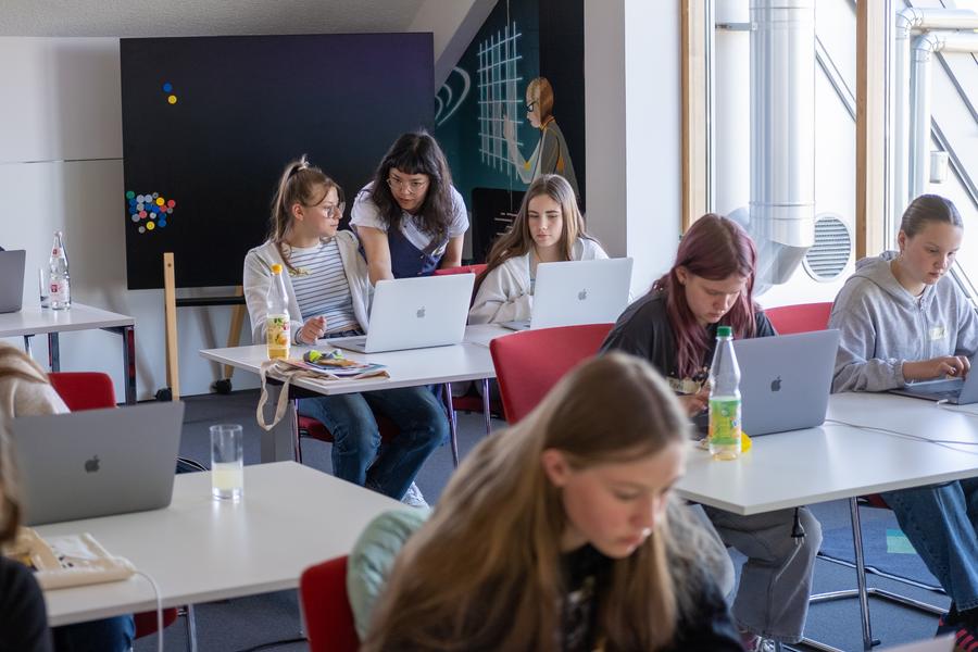 Prompt, Code, Play: Erschaffe deine eigene App mit KI