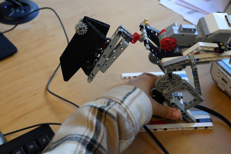 DinoBot Abenteuer: Erwecke deinen LEGO-Dinosaurier zum Leben!