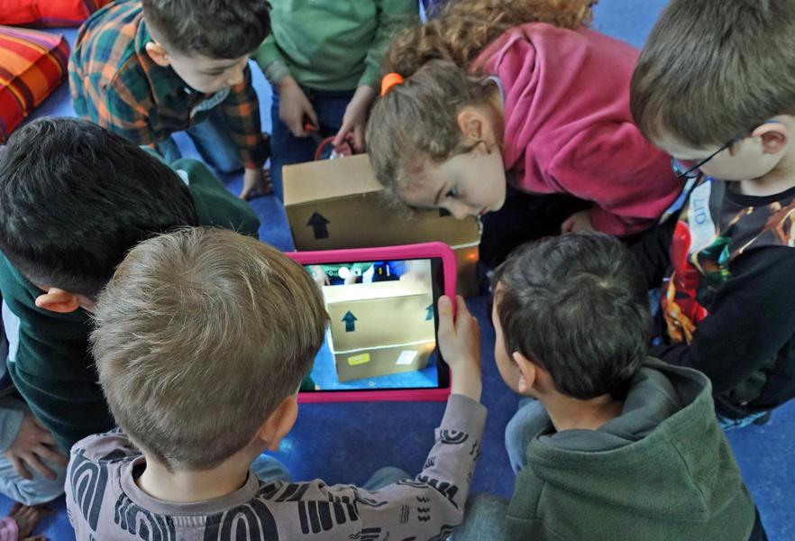 Eine Kiste Irgendwas: Philosophische und digitale Experimente