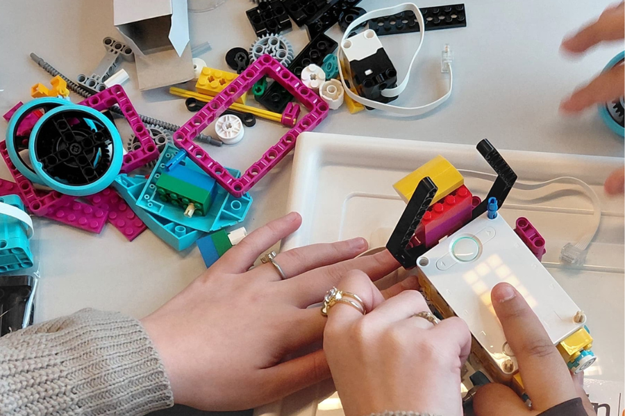 Robotik zum Anfassen - Programmieren lernen mit LEGO SPIKE
