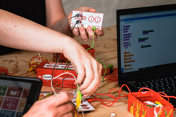 Sprechendes Poster mit Scratch und Makey Makey